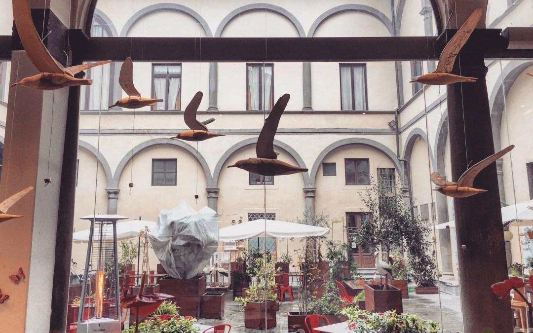Gabbiani e aironi in volo dell’artista Francesco Ciabatti